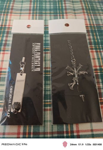 Final fantasy keychains - 7, keychains•